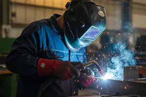        عمال اللحام والقطع باللهب 